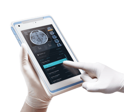 AIM-55-tabletti käytössä hanskat kädessä Credit: Advantech Medical