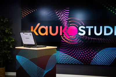 videomateriaalin esitys Kauko Studiossa Kuva Paula Ojansuu