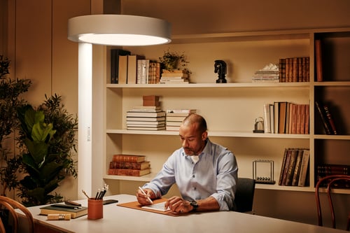 BrainLit Alven Beleuchtung verbessert das Wohlbefinden im Heimbüro Credit BrainLit