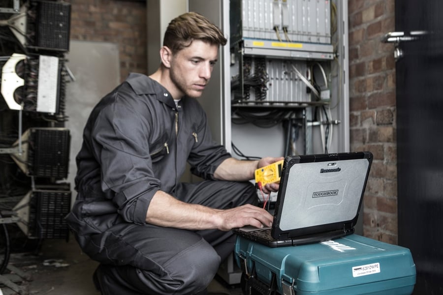 Kestävä hybridilaite tarjoaa erittäin monipuoliset ominaisuudet liikkuvan työn tarpeisiin.  Panasonic esitteli tänään ensimmäisen täysin muunneltavan hybridilaitteen, jossa yhdistyy iskunkestävä tablet ja kannettava tietokone. Toughbook CF-20 tarjoaa molempien laitteiden parhaat puolet liikkuvaan työhön: se on iskunkestävä kannettava tietokone, jonka näyttöosan voi irrottaa tabletiksi. Laitteen kuusi erilaista käyttötilaa vastaavat mitä erilaisimpien työtehtävien tarpeisiin.