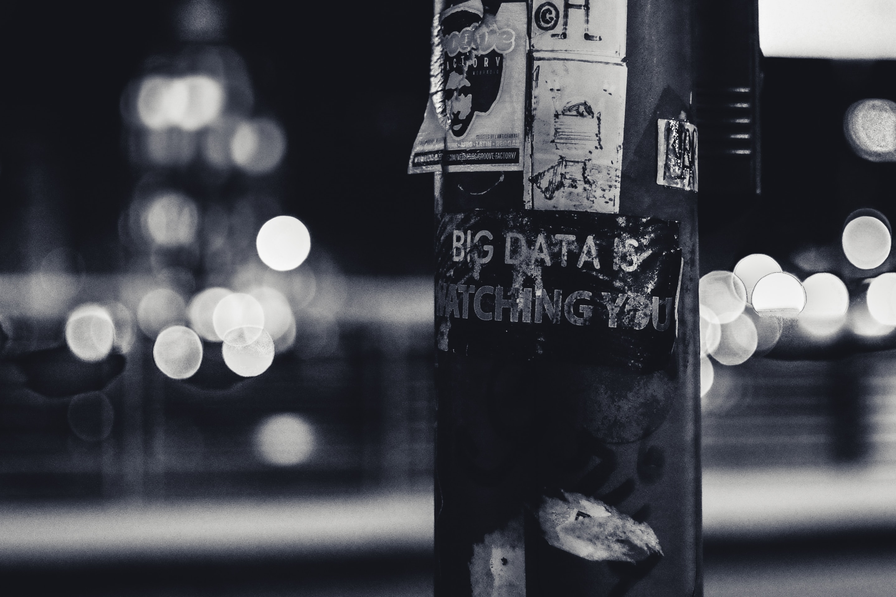 Big data is watching you -teksti lyhtypylväässä Credit: ev Unsplash